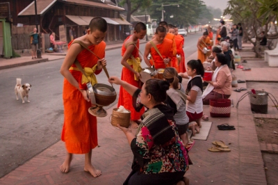 Tak bat à Luang Prabang. Laos (Thierry Leclerc)  [flickr.com]  CC BY-ND 
Informazioni sulla licenza disponibili sotto 'Prova delle fonti di immagine'