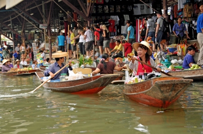 Thailand-3570B - Money flows like water.. (Dennis Jarvis)  [flickr.com]  CC BY-SA 
Informazioni sulla licenza disponibili sotto 'Prova delle fonti di immagine'