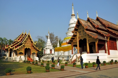 Thailand_3920 - Bye to Wat Phra Singh. (Dennis Jarvis)  [flickr.com]  CC BY-SA 
Informazioni sulla licenza disponibili sotto 'Prova delle fonti di immagine'