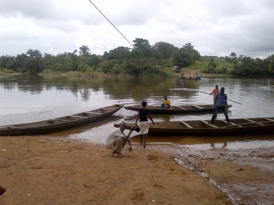 The border between Guinea and Liberia (CDC Global)  [flickr.com]  CC BY 
Informazioni sulla licenza disponibili sotto 'Prova delle fonti di immagine'