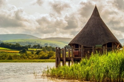 The Crannog on Llangorse Lake (Phil Dolby)  [flickr.com]  CC BY 
Informazioni sulla licenza disponibili sotto 'Prova delle fonti di immagine'