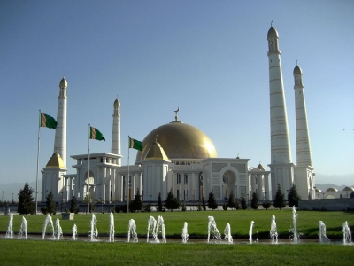 Turkmenbashi Ruhy Mosque (David Stanley)  [flickr.com]  CC BY 
Informazioni sulla licenza disponibili sotto 'Prova delle fonti di immagine'
