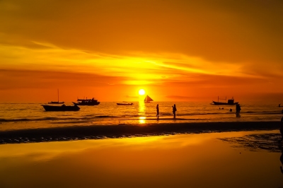 Unique sunset in Boracay, Philippines! (Trip & Travel Blog)  [flickr.com]  CC BY 
Informazioni sulla licenza disponibili sotto 'Prova delle fonti di immagine'