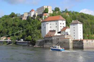 Uniworld River Cruises in Passau Germany (Gary Bembridge)  [flickr.com]  CC BY 
Informazioni sulla licenza disponibili sotto 'Prova delle fonti di immagine'