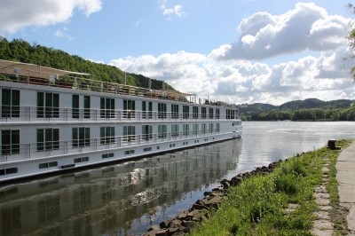 Uniworld River Cruises River Beatrice in Passau Germany (Gary Bembridge)  [flickr.com]  CC BY 
Informazioni sulla licenza disponibili sotto 'Prova delle fonti di immagine'