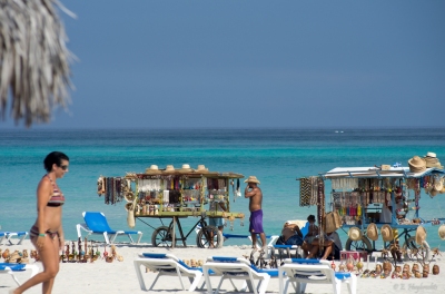 Varadero's beach (Emmanuel Huybrechts)  [flickr.com]  CC BY 
Informazioni sulla licenza disponibili sotto 'Prova delle fonti di immagine'